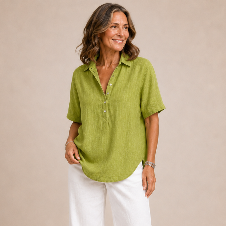 Eva | Blus med krage och knappdetalj