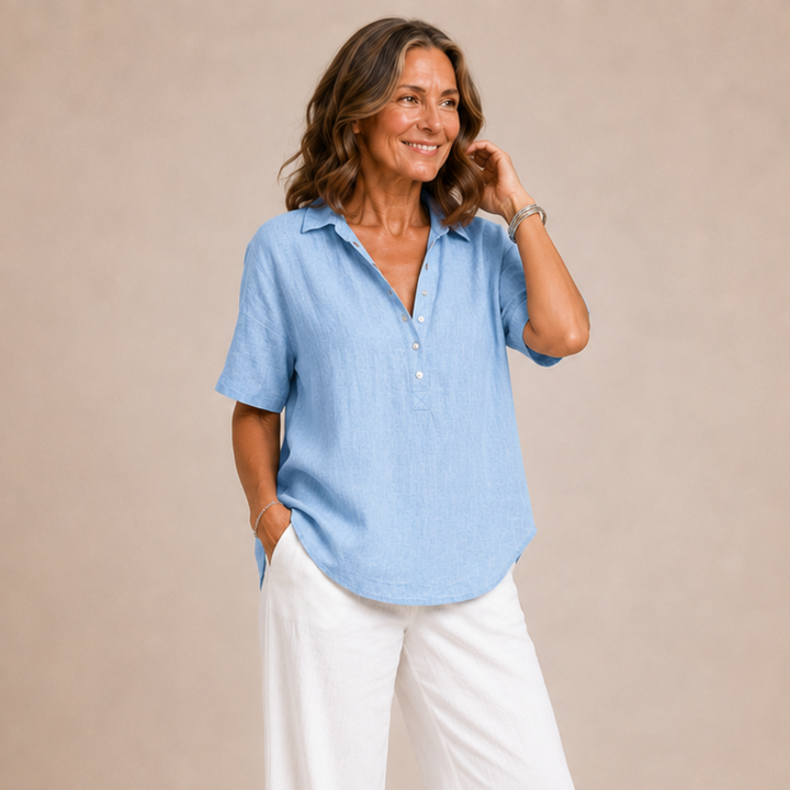 Eva | Blus med krage och knappdetalj