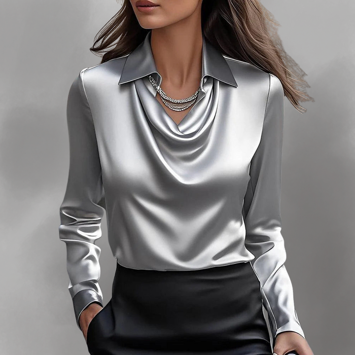 Signy | Elegant blus med draperad hals